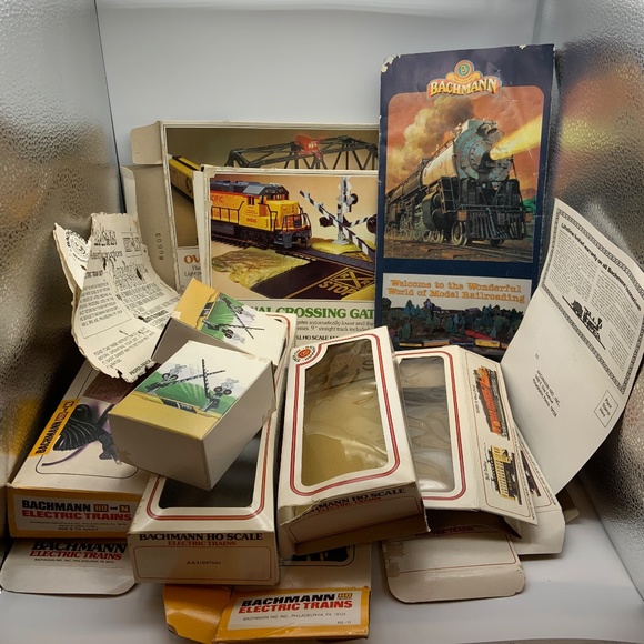 Lot of Empty Bachmann HO Scale Train and Accessories Boxes and Guides - Picture 1 of 11